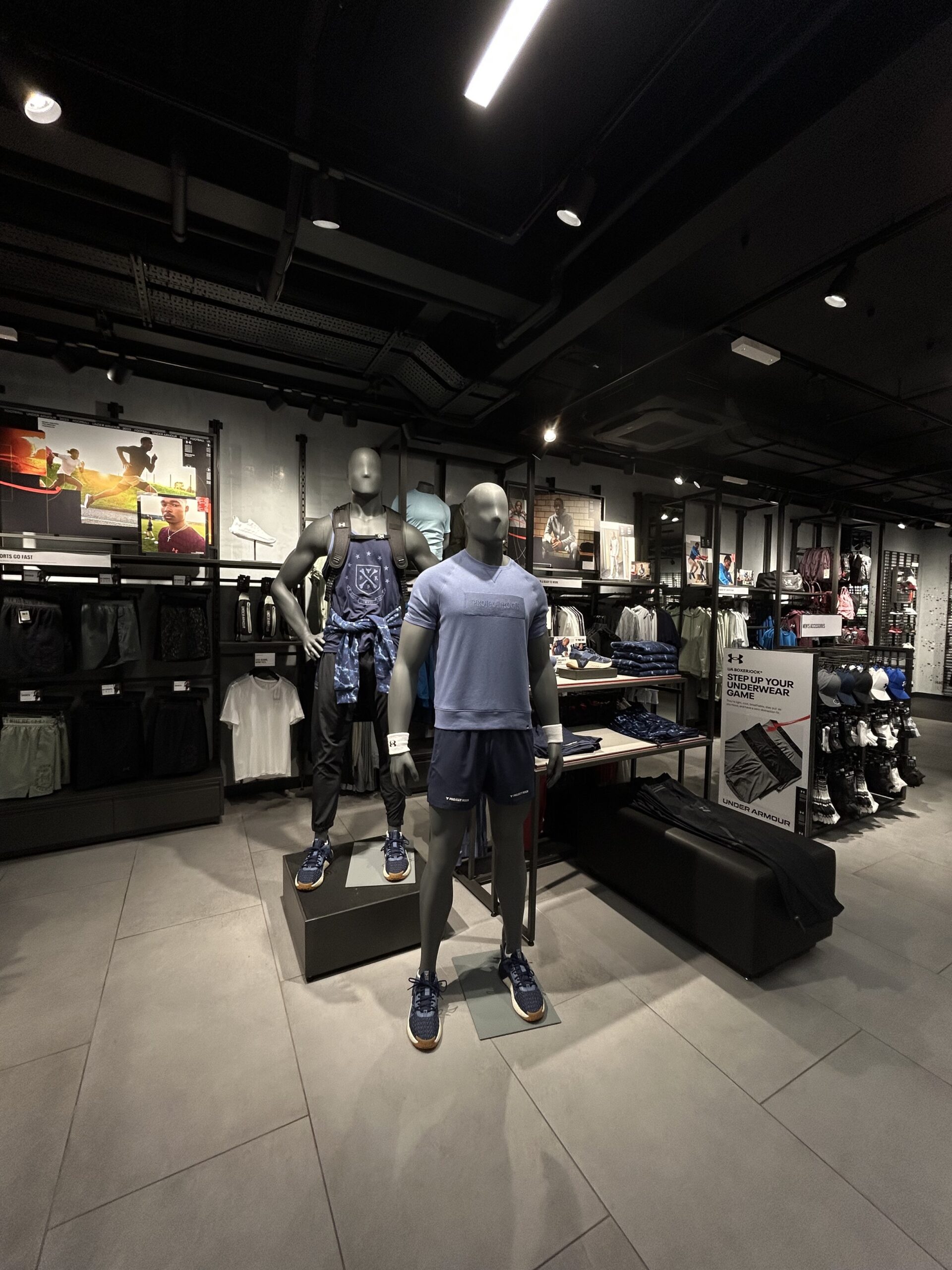 Vertellen voordat bord Under Armour - Liverpool ONE