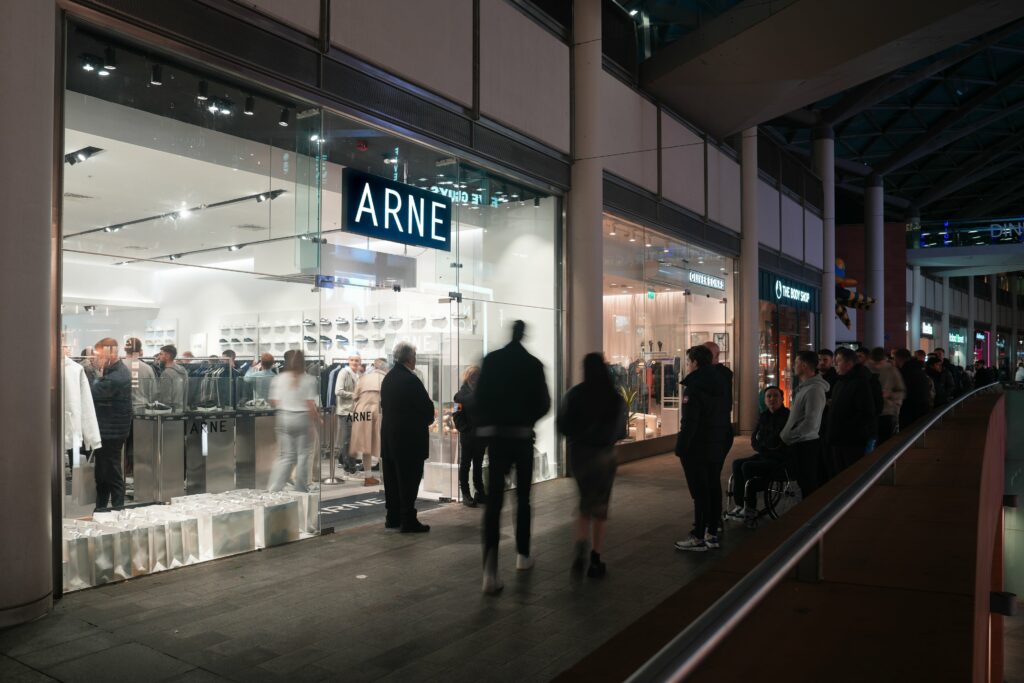 ARNE-external-queues-Liverpool-ONE-02