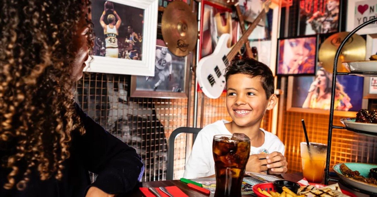 tgi fridays kids eat free
